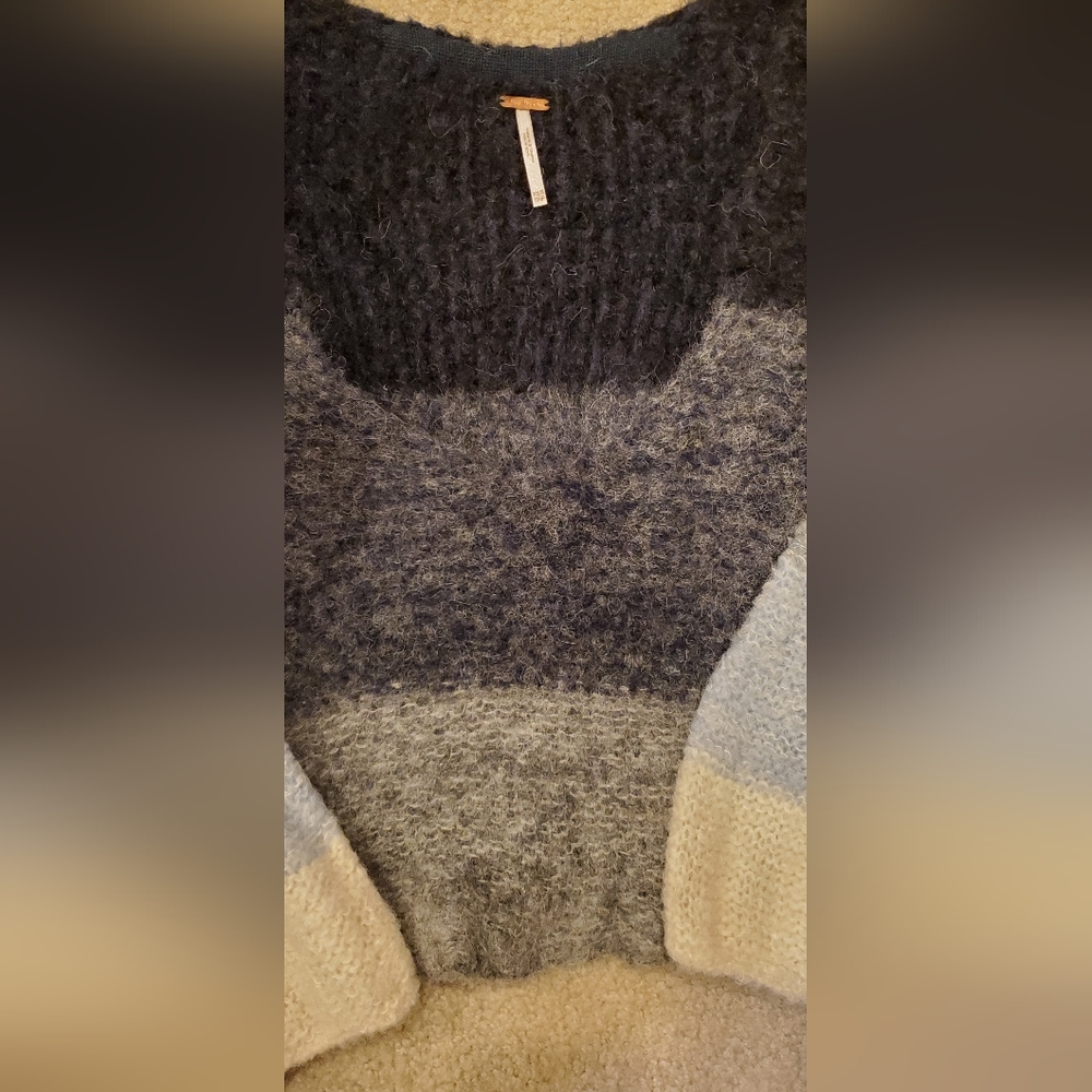 FREE PEOPLE WOMEN'S MULTICOLOR  DEEP V-NECK SWEATER SIZE XS. - Picture 2 of 9